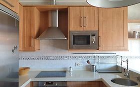 Superbright Apartment Close To Beaches & Metro